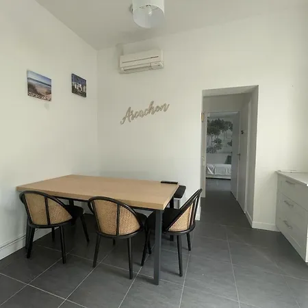 Triplex Calme Avec Terrasse, Climatisation, Proche Et Commerces A *