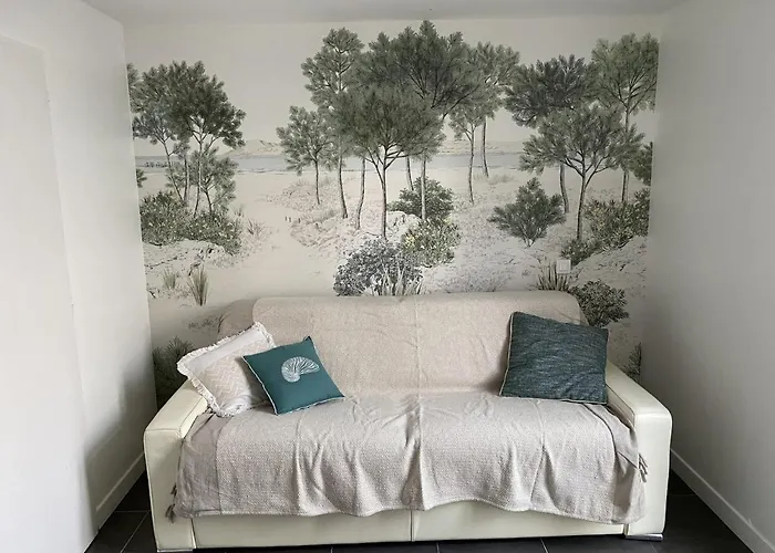 Appartement Triplex Calme Avec Terrasse, Climatisation, Proche Et Commerces à - Fr-1-474-249